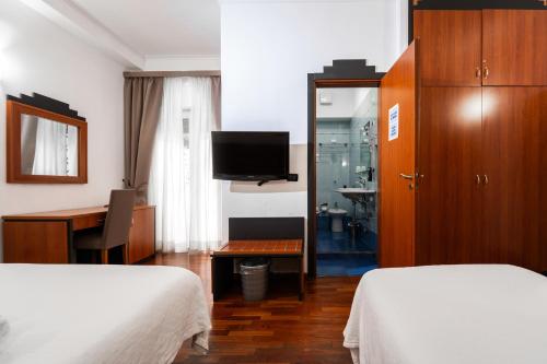 Basic Triple Room image 7