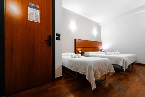 Basic Triple Room image 5