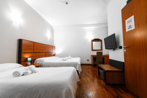 Basic Triple Room image 6