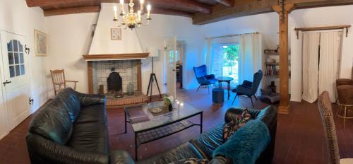 Reetdachhaus am See Ostfriesland in Leezdorf