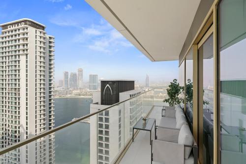 Elegant 2BR in Beachfront with Stunning Marina Views, Dubaj