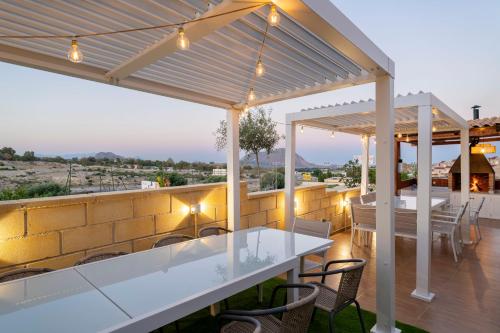 Luxury Villa Paraiso Alicante - Piscina Salada Climatizada, Chimenea, gymnasio, despacho, Futbol , G in La Capitana