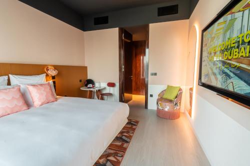 room detail thumbnail 1