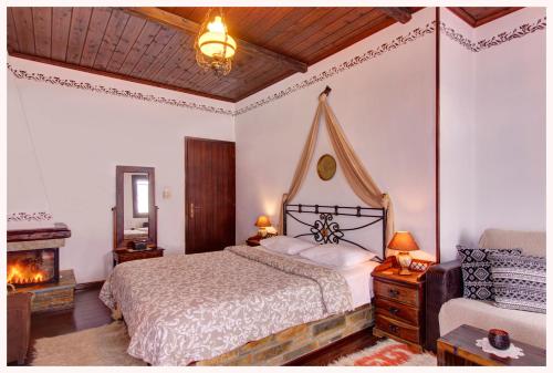Double Room with Extra Bed, Sea View and Fireplace