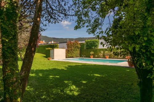 Rustic Haven Lodge with pool chambre d'hôte Pedreira