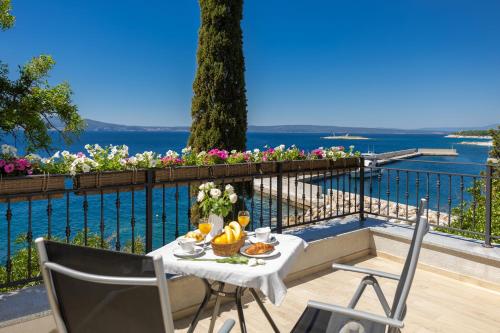 Deluxe Double Room with Balcony and Sea View