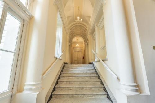 HLY| APT by Wenceslas square fit up to 6 guests - image 12