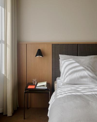 Double Room image 3