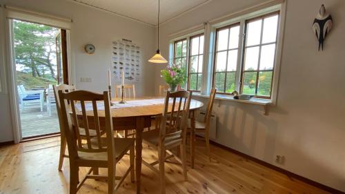 Sjövillan på Karlbergs Pensionat (Sjovillan pa Karlbergs Pensionat) in Moja