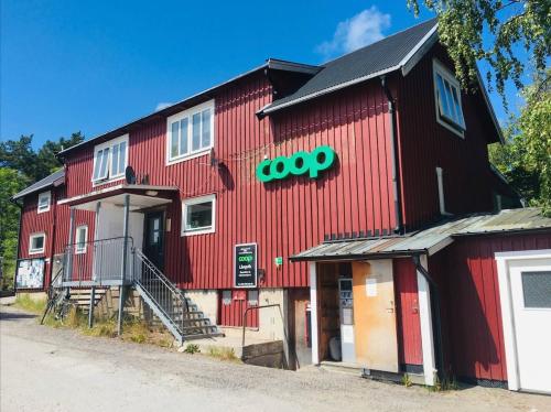 Sjövillan på Karlbergs Pensionat (Sjovillan pa Karlbergs Pensionat) in Moja
