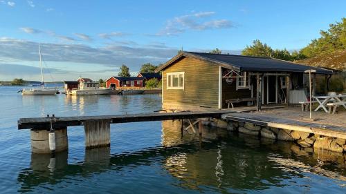 Sjövillan på Karlbergs Pensionat (Sjovillan pa Karlbergs Pensionat) in Moja