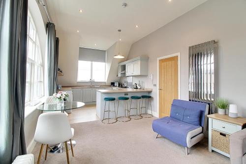 Central Harrogate 2 bed spacious apt, Conference Centre