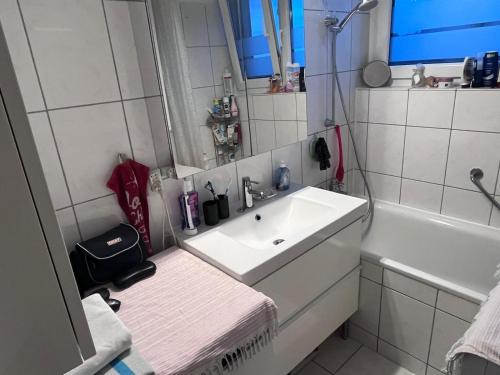 Zentrale, helle Wohnung mit Balkon! Ideal für Messe, Business und Städtereise, Frankfurt/Main (photo 10)