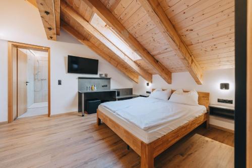 2 queen beds