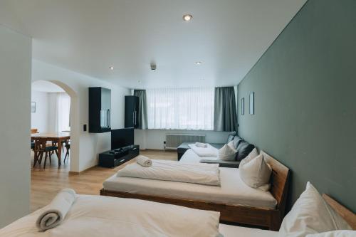 1 king bed, 1 twin bed, 1 sofa bed