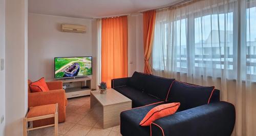 One-Bedroom Apartment with Pool View image 4