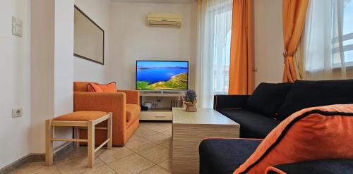 One-Bedroom Apartment with Pool View image 3