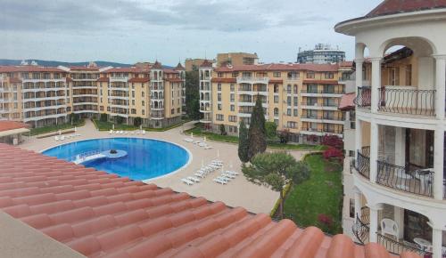 One-Bedroom Apartment with Pool View image 7