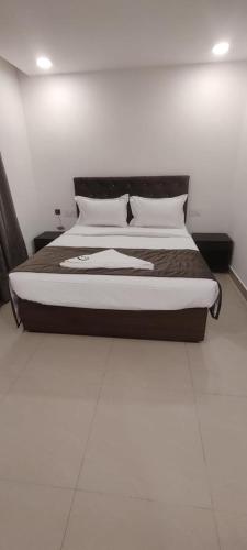 Five stones By Earth Hotel Ekkatuthangal Guindy in Chennai