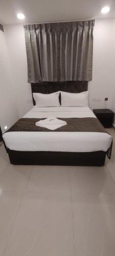 Five stones By Earth Hotel Ekkatuthangal Guindy in Chennai