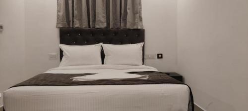Five stones By Earth Hotel Ekkatuthangal Guindy in Chennai