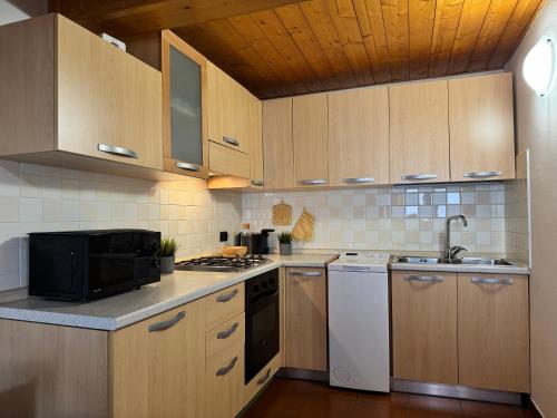 virtuve, Charm & Relax - Accogliente Mansarda Alpina in Terzola