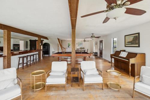 5-Acre Retreat Private Pool Outdoor Bar Fishing Pond & Game Room in โอลด์ ซาแวนนาห์