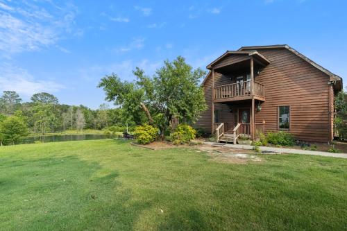 5-Acre Retreat Private Pool Outdoor Bar Fishing Pond & Game Room in โอลด์ ซาแวนนาห์