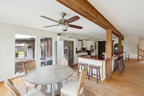 5-Acre Retreat Private Pool Outdoor Bar Fishing Pond & Game Room in โอลด์ ซาแวนนาห์