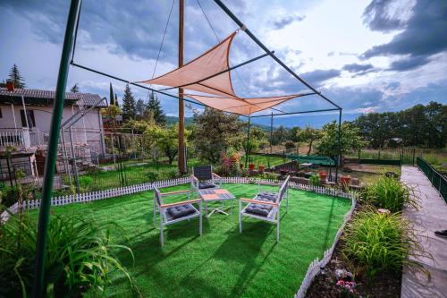 Kert, Odisea House 2 in Ljubanishta