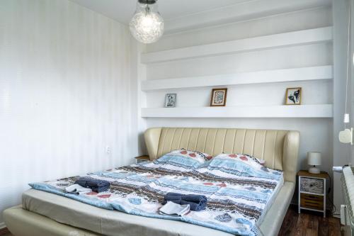 2 BDR Cozy Downtown Apt I Mall, Park, Subway, София (фото 7)
