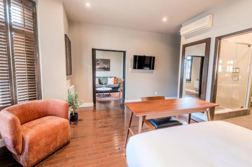 Self Check-In Boutique Hotel - Quartier latin - Room 201 - image 2