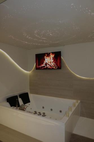 SPA PRIVATIF - LOVE ROOM LUXE - PROCHE DISNEY in Фонтане-Тресиньи
