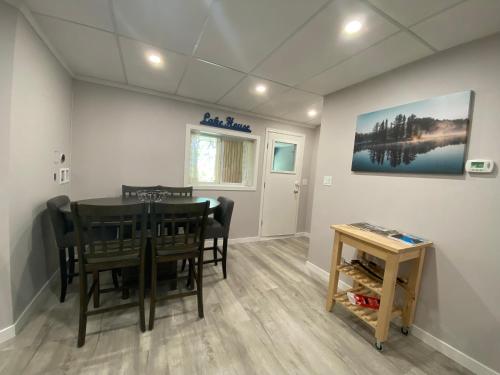 Blind Bay Chalet 2 Bedroom Private Suite in Blind Bay (BC)