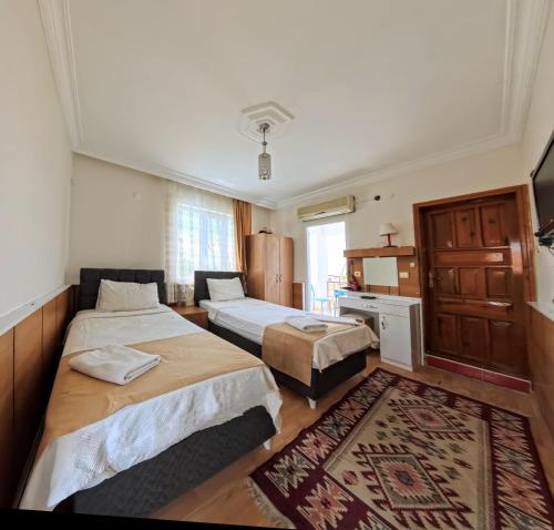 Deluxe Twin Room image 6