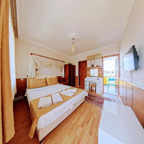 Deluxe Double Room image 10