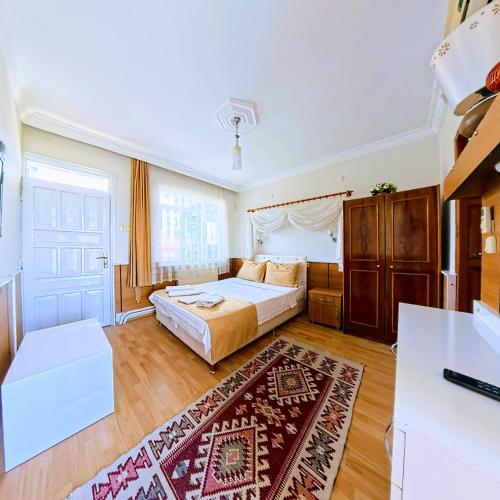 Deluxe Double Room image 3