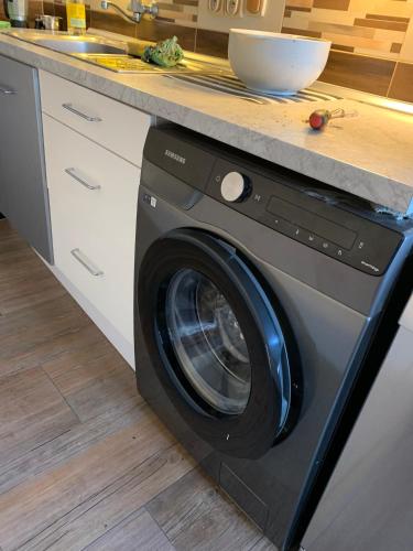 Private rooms, stunning city views, top-floor with balcony, bathtub, Internet, coffee, Prag (Foto 5)