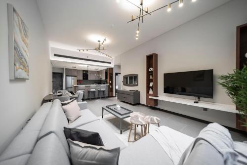 MBL Royal Stunning 2 Bedroom Apartment Plus Maid Room Lake view, Dubai (Foto 10)