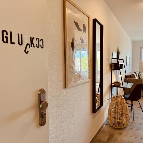 Előcsarnok, Glück33 in Hainburg