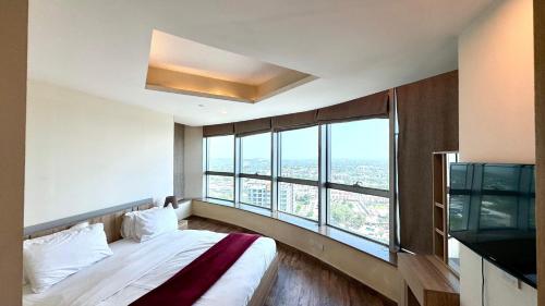 Centaurus Two Bed City View Apartment - image 5