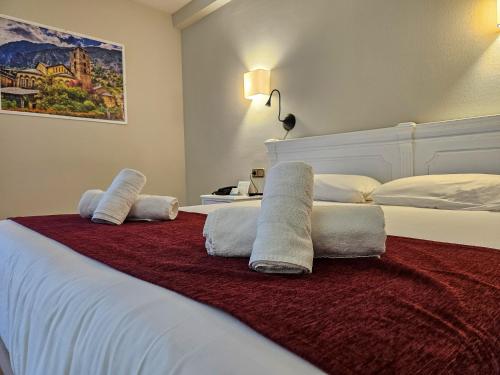 Deluxe Room (2 Adults + 1 Child)