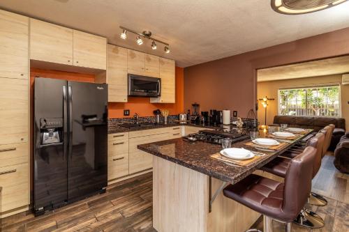 Facilities, Giraffe House in Otay