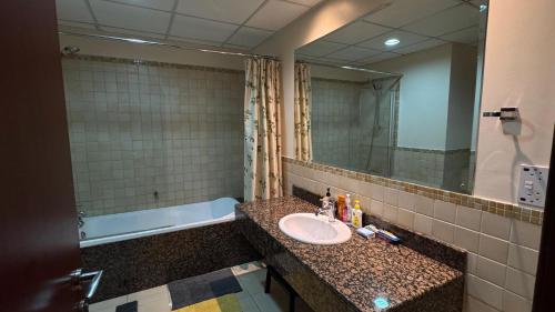 Marina View Luxury Retreat Modern Apartment JBR Dubai, Dubaï (photo 8)