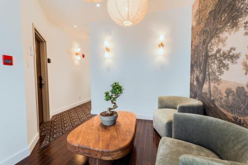 Self Check-In Boutique Hotel - Quartier latin - Room 202 - image 3