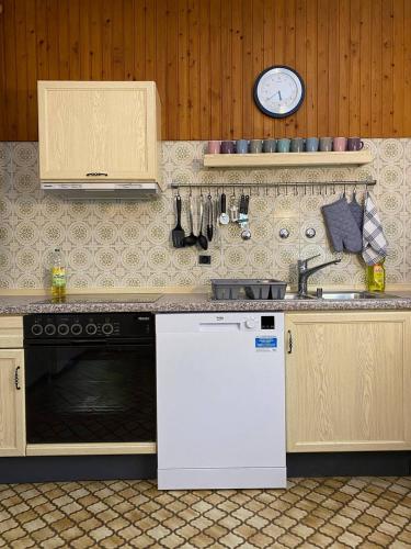 150 m 5-room Villa 15 min to Düsseldorf (150 m 5-room Villa 15 min to Dusseldorf) in คาร์สท์