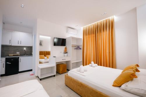 Deluxe Triple Room image 2