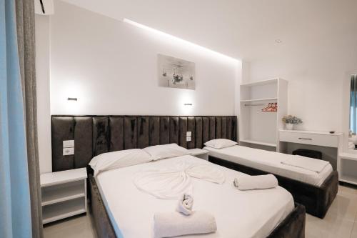 Deluxe Triple Room image 7