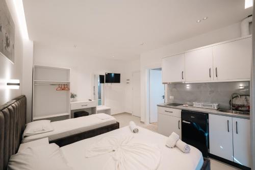 Deluxe Triple Room image 8