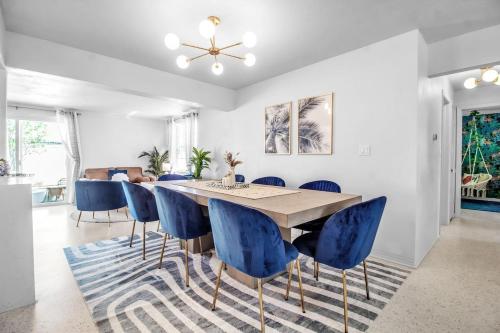 Madeira Beach Family & Pet Friendly Luxury Getaway in Seminole, USA